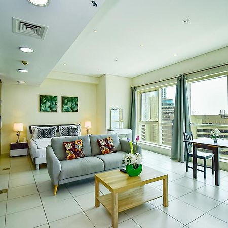 Luxury Escapes - Furnished Studio With Balcony In Royal Oceanic ดูไบ ภายนอก รูปภาพ