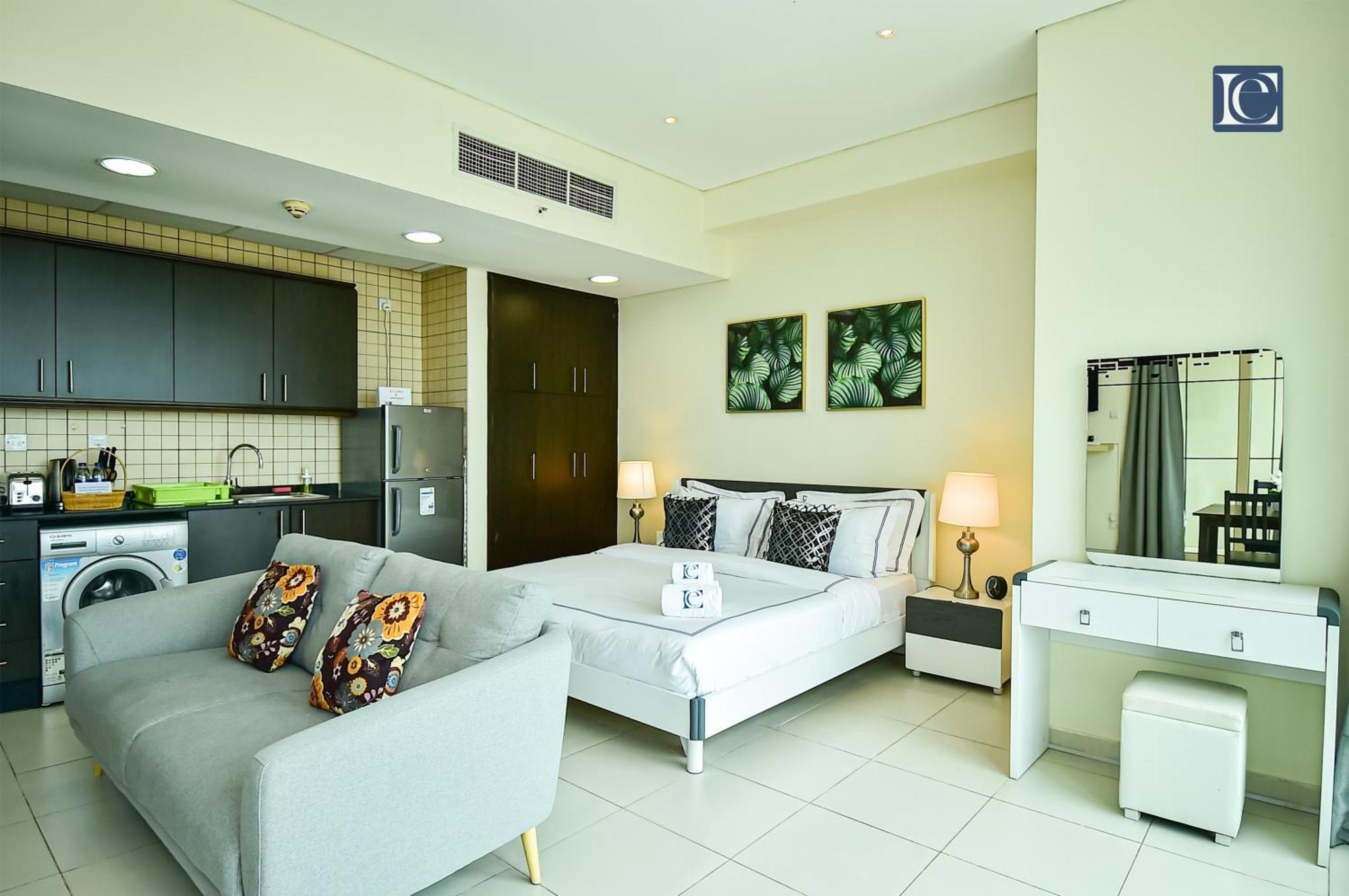 Luxury Escapes - Furnished Studio With Balcony In Royal Oceanic ดูไบ ภายนอก รูปภาพ