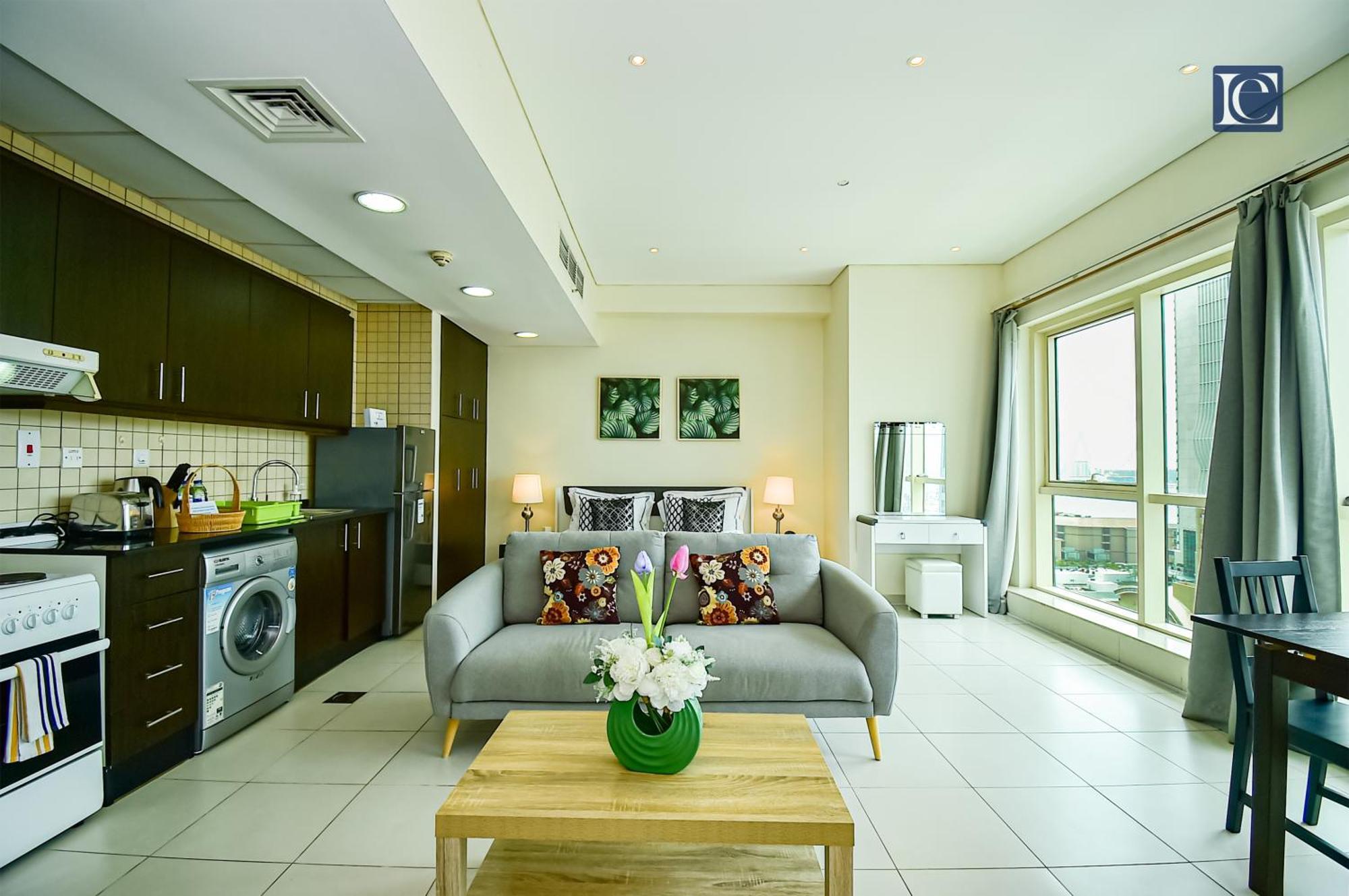 Luxury Escapes - Furnished Studio With Balcony In Royal Oceanic ดูไบ ภายนอก รูปภาพ