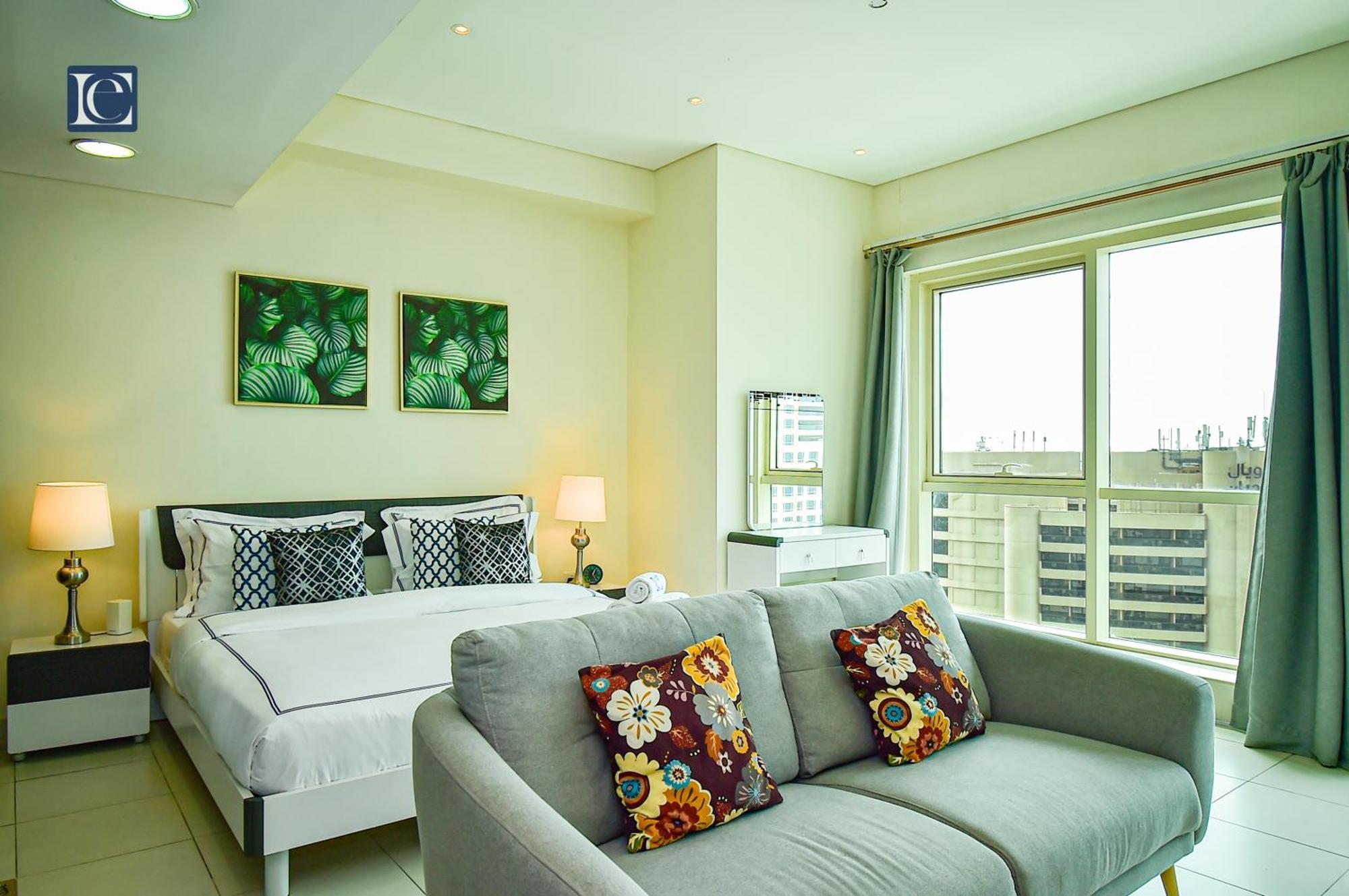 Luxury Escapes - Furnished Studio With Balcony In Royal Oceanic ดูไบ ภายนอก รูปภาพ