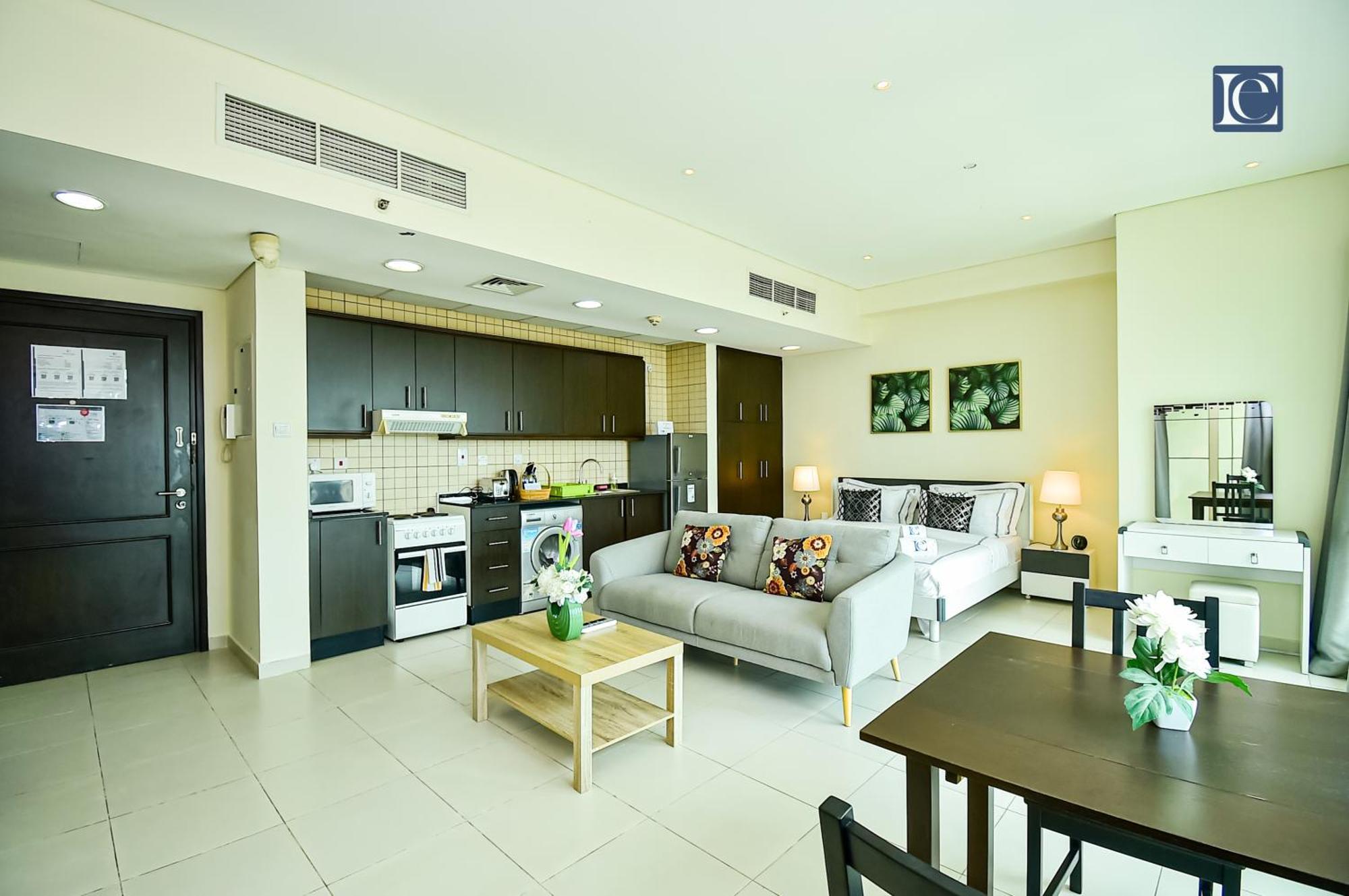 Luxury Escapes - Furnished Studio With Balcony In Royal Oceanic ดูไบ ภายนอก รูปภาพ
