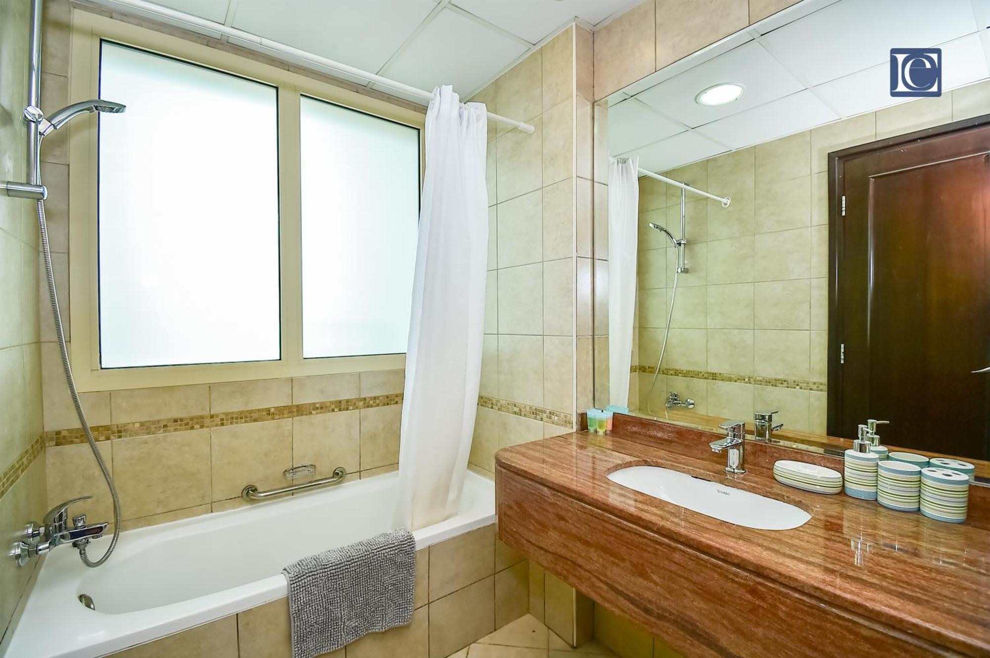 Luxury Escapes - Furnished Studio With Balcony In Royal Oceanic ดูไบ ภายนอก รูปภาพ